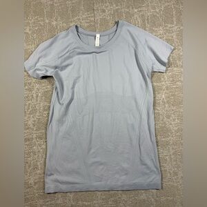 Athleta Momentum Tee Athletic Work out Fitted Shirt Womens Size Large